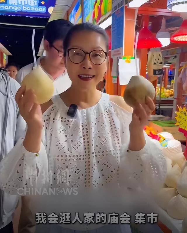 不再隐瞒！59岁田震公开回应“换国籍”问题，九个字获网友力挺