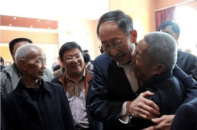 华人诺贝尔奖得主的一声痛哭!_崔琦_母亲_孩子