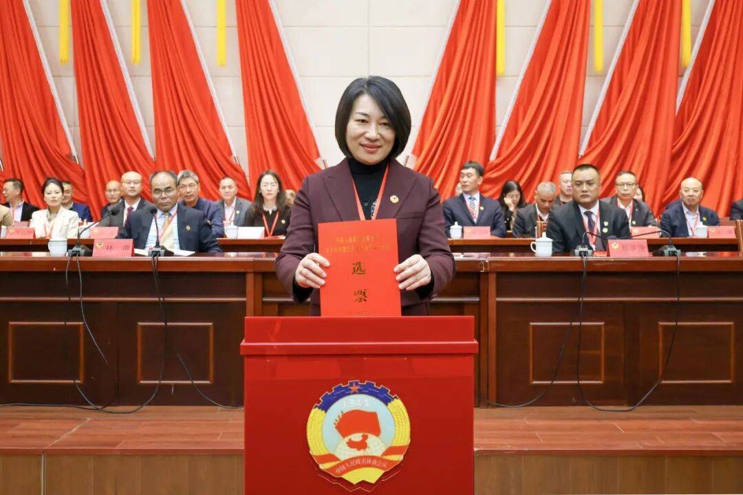 县政协补选2名常务委员
