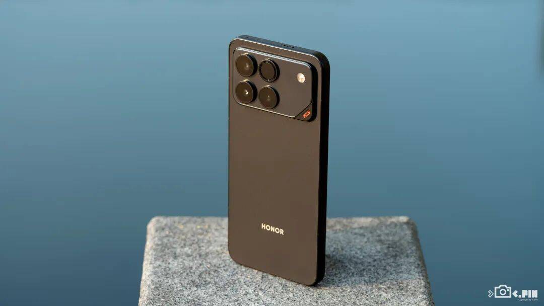 10000mAh电池的手机，被荣耀给做出来了。。。