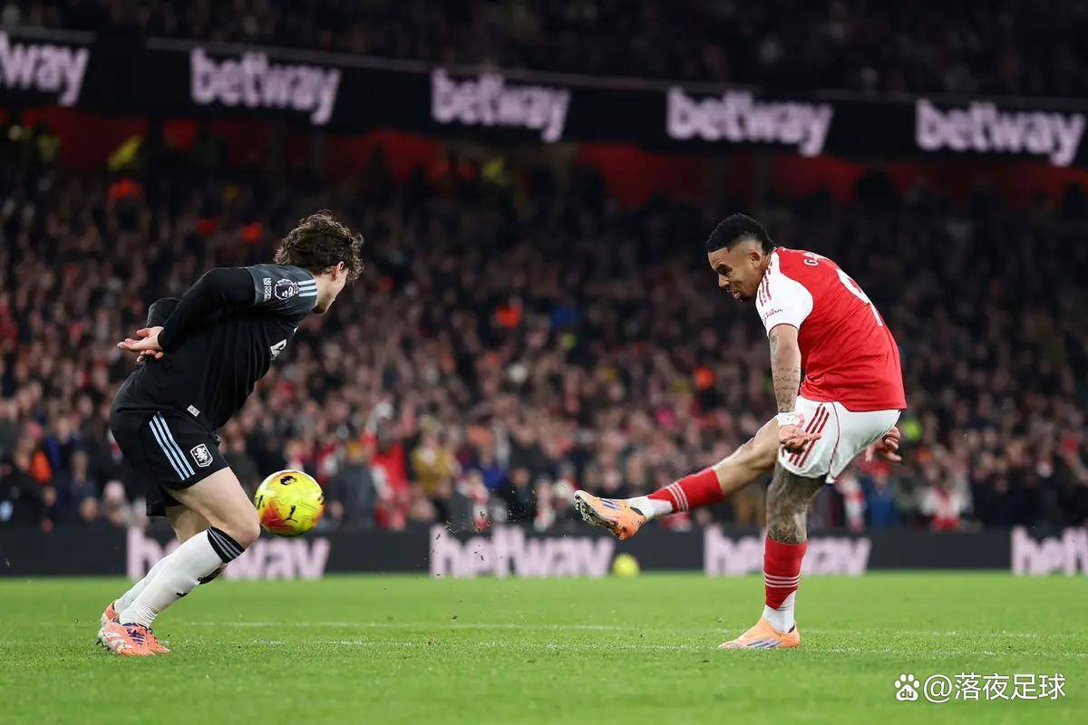 从“掉链子”到“拆链子”：阿森纳大胜维拉，捅破争冠最后一层心理窗户纸