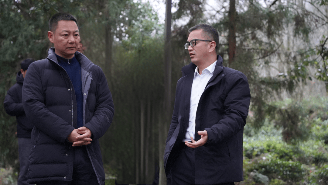 叶建国调研乡村旅游并开展巡林工作