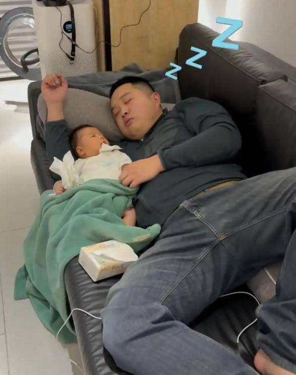 成都空姐爱上头等舱乘客,主动倒追并且成功结婚,6年后现状如何