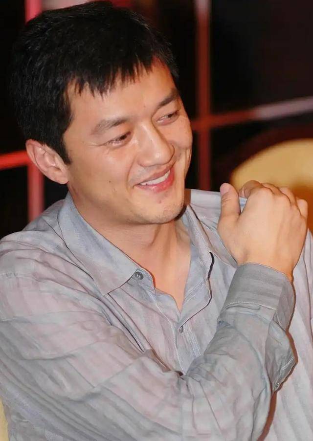 离婚仅两个月，54岁的李亚鹏传来“噩耗”，真让海哈金喜说对了