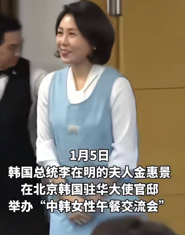 李在明也没想到，访华仅3天，59岁妻子竟凭一个举动给他长脸了