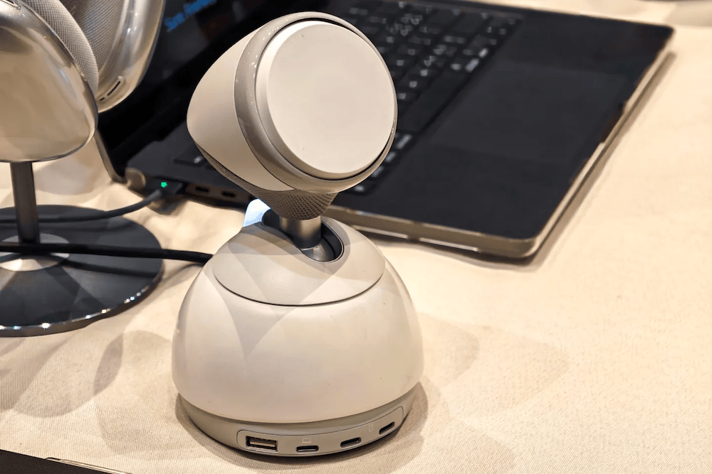 18家中国公司，在CES上给出消费级AI机器人新解