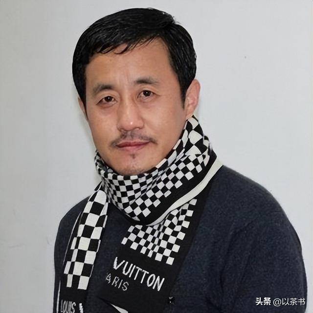 61岁王小宝现状：住300平豪宅领4815退休金，和闫学晶追求不一样