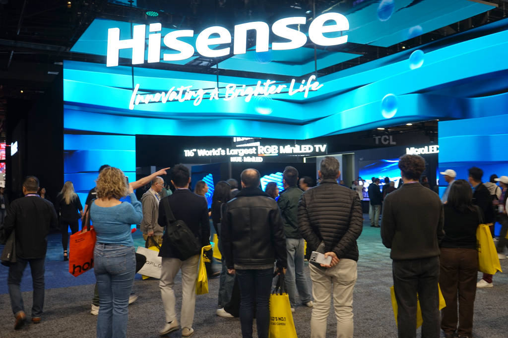 第1现场｜科技界“春晚”来了：中企占C位，AI应用成焦点