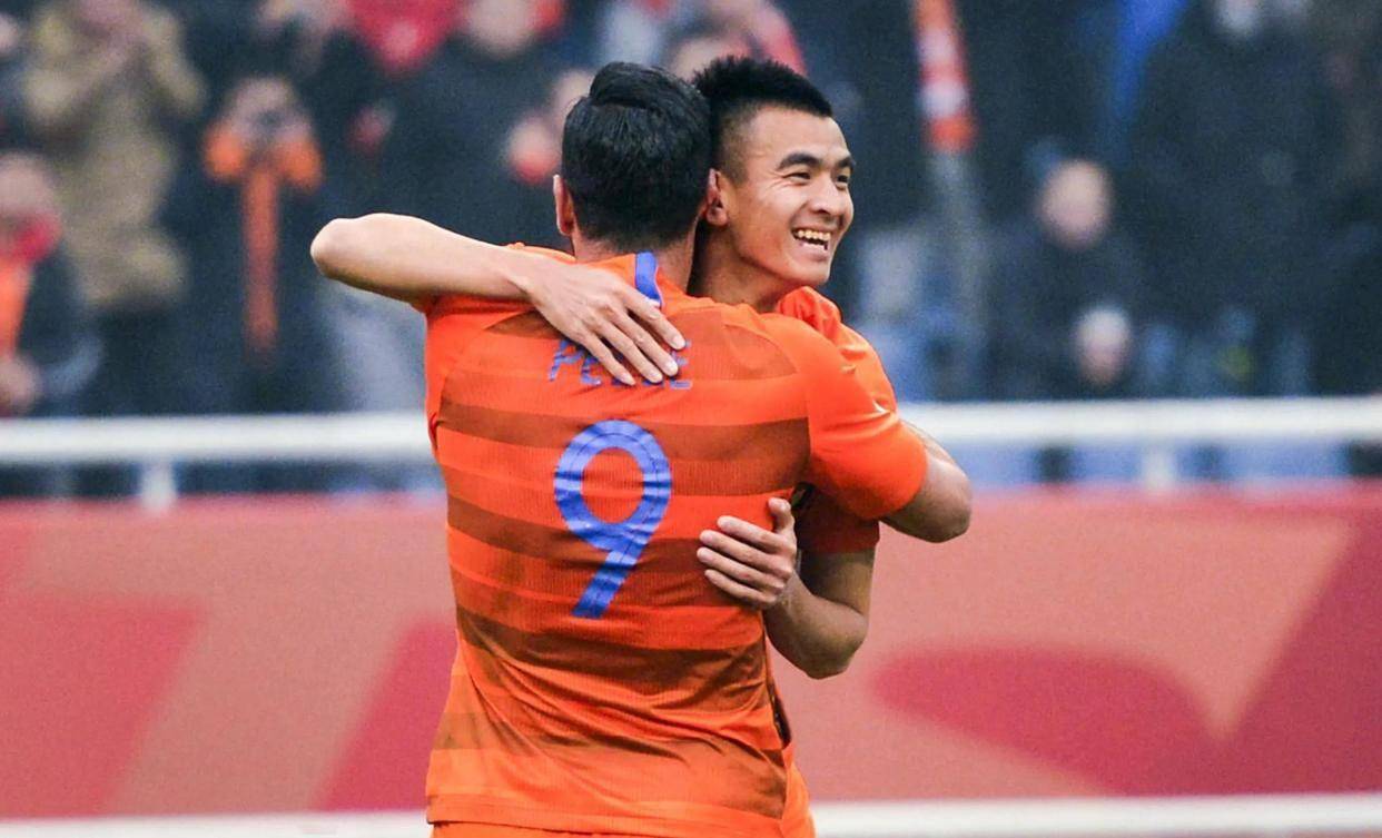 双核归队！鲁能冬训迎来意外变数，两位国足级飞翼拿到留队机会