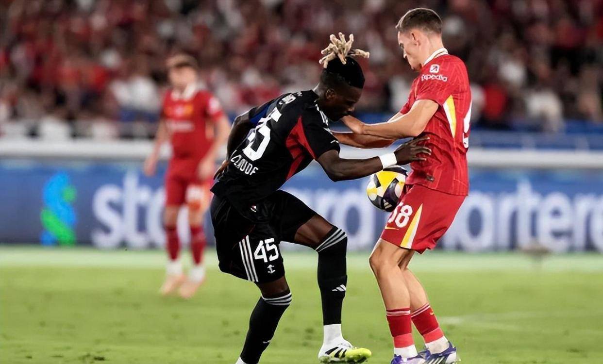 海港悄悄签下上赛季亚冠“噩梦”中场！22岁多哥悍将专干脏活，奥斯卡终于有人扛雷了