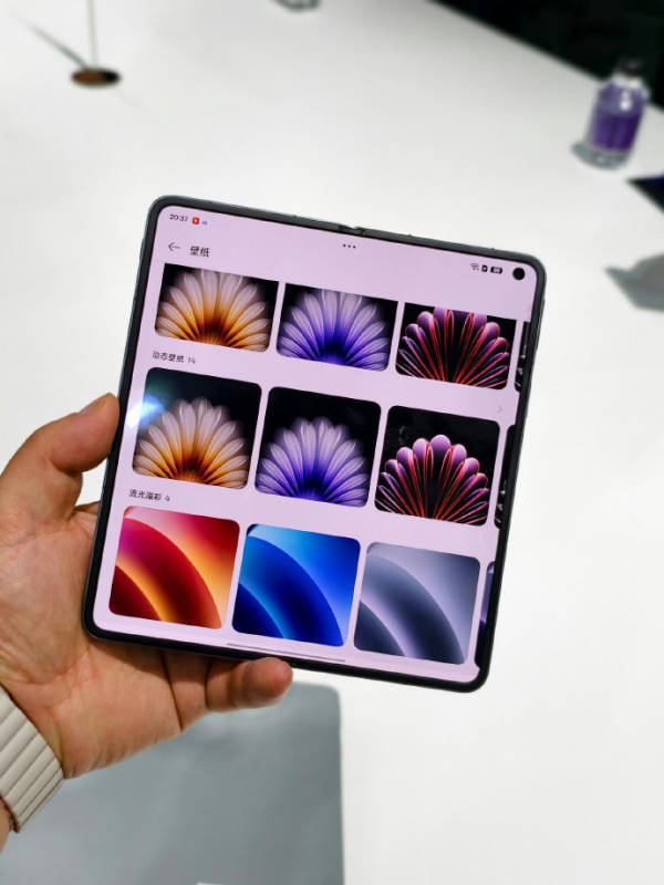 苹果被曝买国产折叠屏拆解研究，仍难消除折痕