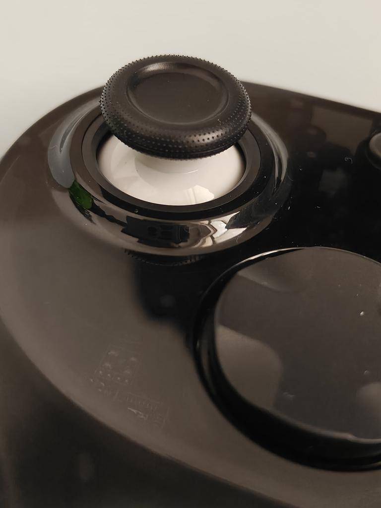 西圣GC1游戏手柄体验分享，有灯光有体感，玩起来还不错