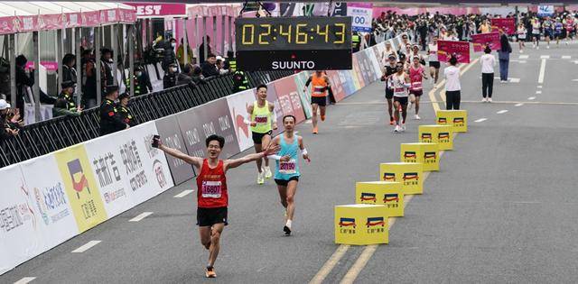 中签不易住宿更难？一场马拉松带火一凤凰体育- 凤凰体育直播-