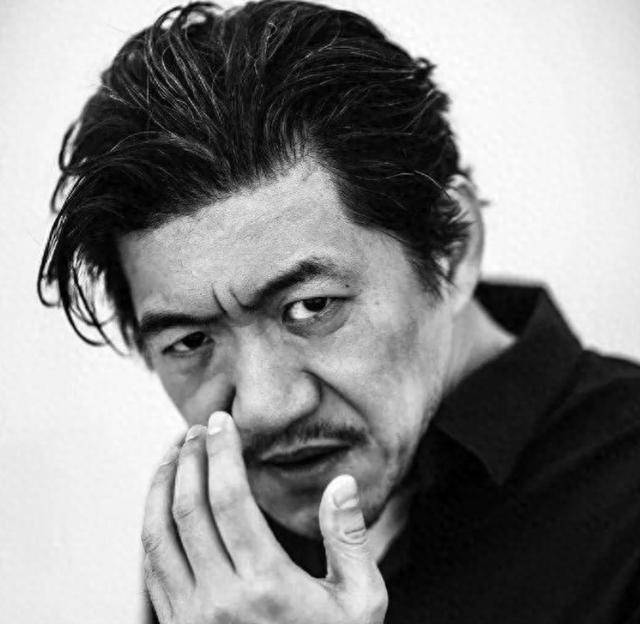 曾暗恋过梅婷,被长相耽误多年的陈明昊,靠《小城大事》再次翻红