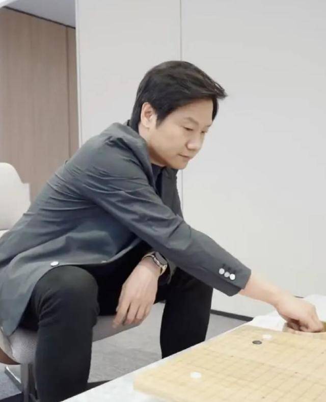 原创             董明珠没想到，雷军在聂卫平葬礼上的一个特殊举动，实现口碑暴涨