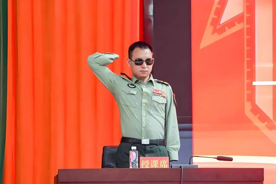 “排雷英雄”杜富国,晋升最快的二级军士长,妻子王静可以享受什么待遇?_军嫂_战友_丈夫