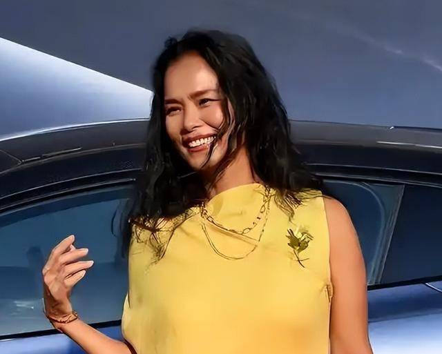 脊柱断裂、前夫已死，63岁韦唯近况曝光，早已走上一条上坡路