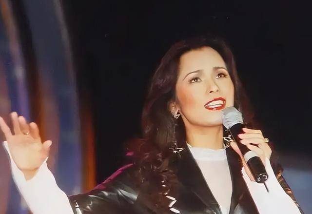 脊柱断裂、前夫已死，63岁韦唯近况曝光，早已走上一条上坡路