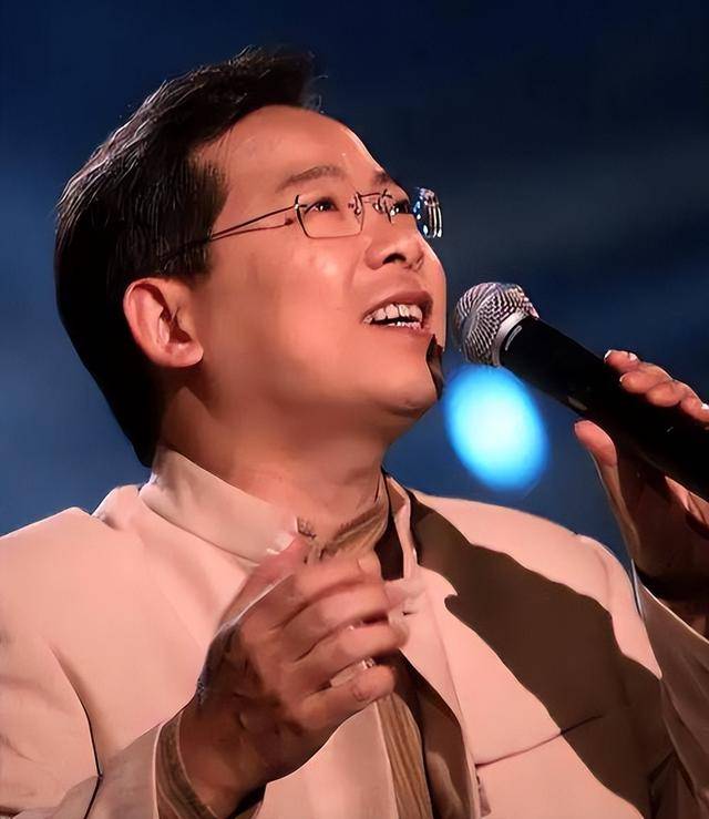 因春晚唱了一首歌，被封杀14年，如今身价过亿，却无偿捐给祖国