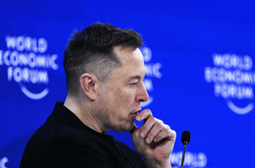 马斯克达沃斯预言「后人类时代」降临！AI今年超人类，2035超越全人类