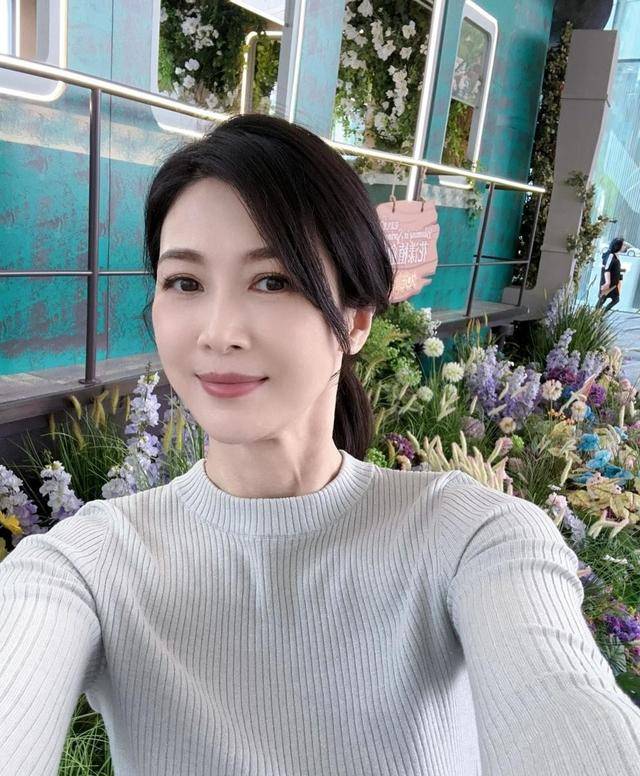 45岁童蕾现状:定居浙江农村,因丈夫背上债务,复出后变拍戏劳模