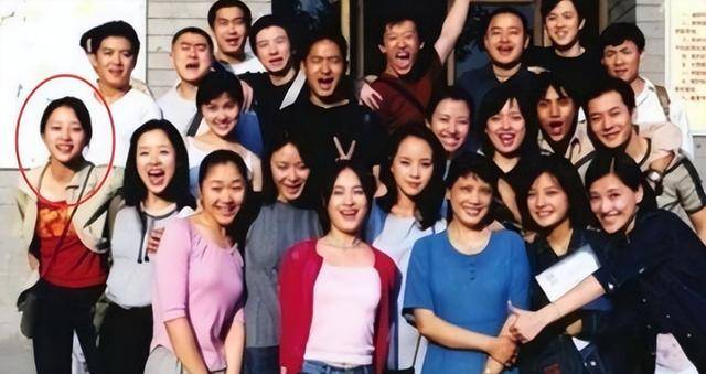 她是上海人民的骄傲，嫁大12岁恩师为妻，如今丈夫已是北影院长