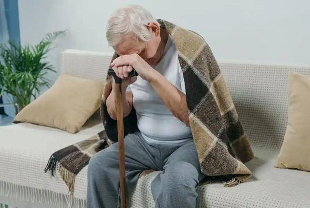 加快男性衰老的原因：熬夜仅排第5，排第1的，很多男性还在做