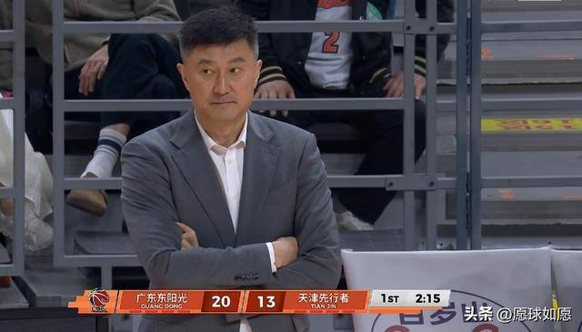 登顶联盟第一！没想到险胜天津赛后杜锋这样说，没夸萨姆纳胡明轩