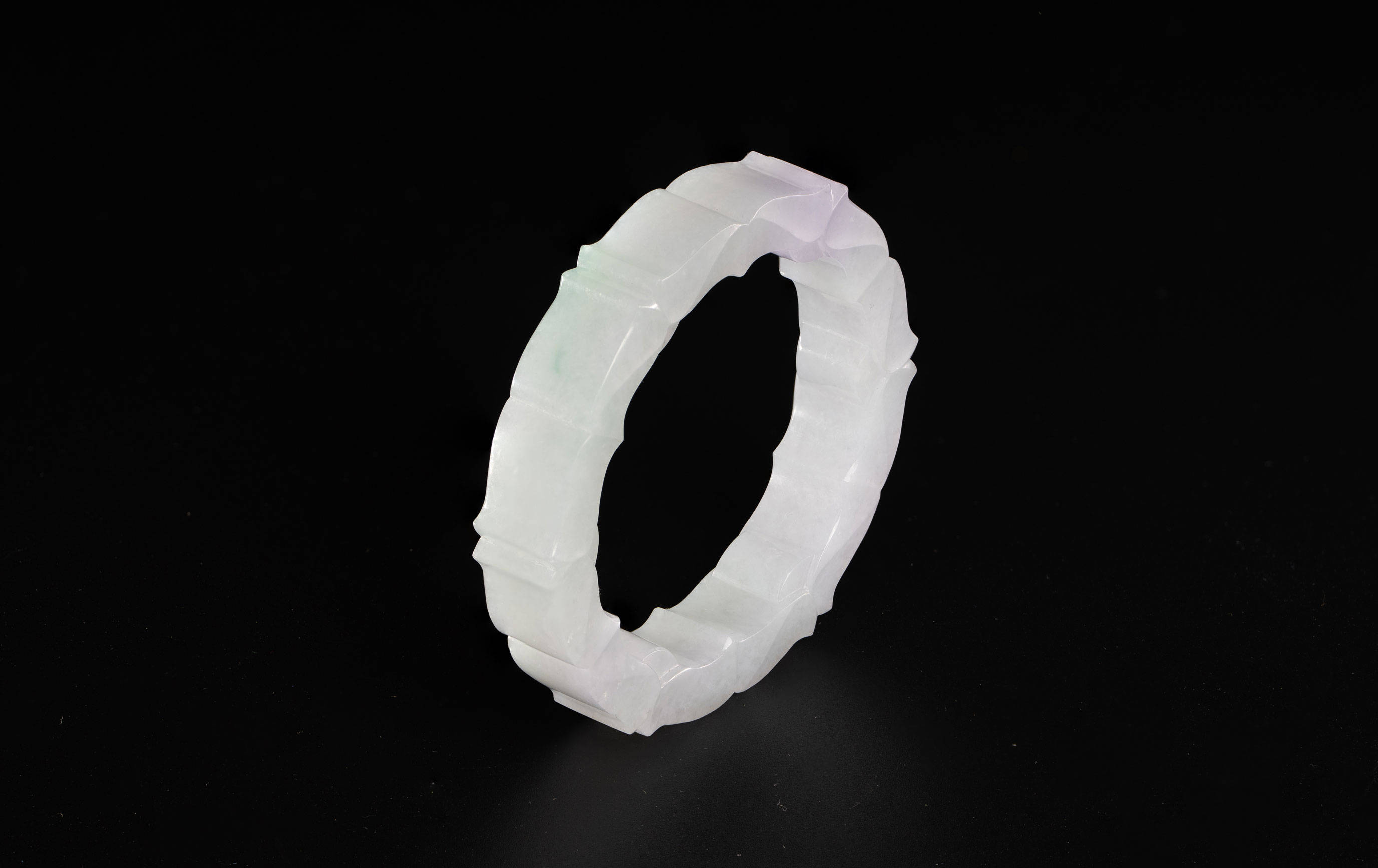 有实力的商家推荐的翡翠手镯造型，独特款式不容错过