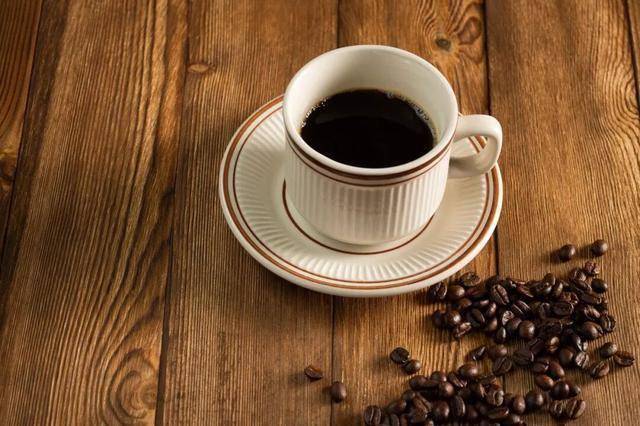 新研究发现：爱喝咖啡的人，皮肤更年轻？咖啡成“护肤品”了？