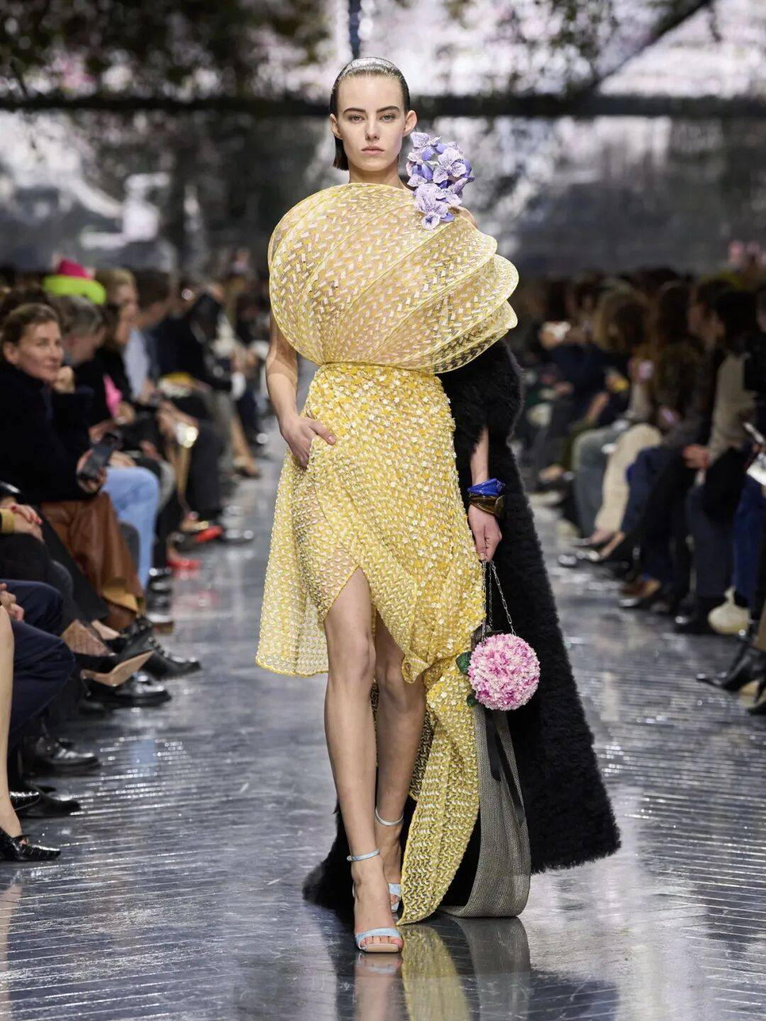 Jonathan_Anderson在DIOR的高级订制首秀，玩出了什么“花样”？