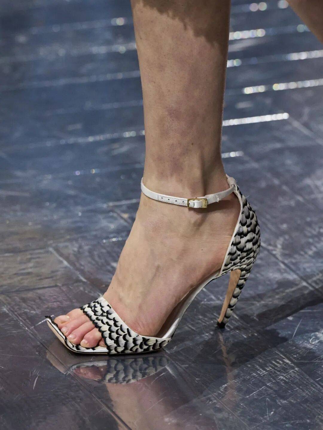 Jonathan_Anderson在DIOR的高级订制首秀，玩出了什么“花样”？