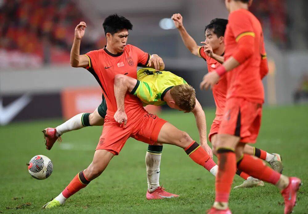 泰山队新赛季球衣正式发布 新老交替正在进行多宝体育- 多宝体