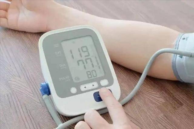 喝酒又火了？医生调查得出：高血压患者在喝酒时，一定多注意5点