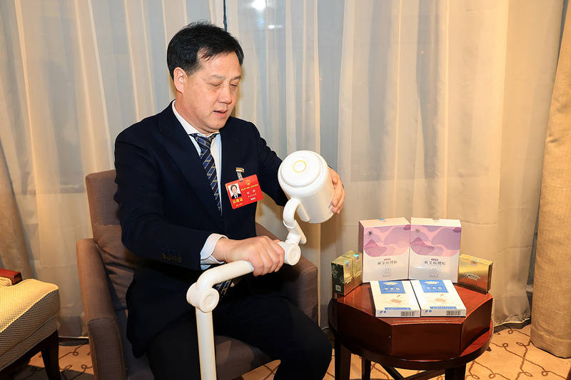 人大代表行李箱里的新质生产力