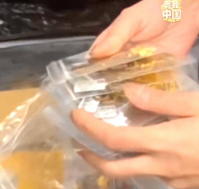 珠宝公司新员工将12公斤黄金忘在高铁上，列车长：箱子要两个人抬，工作20多年捡过最贵的