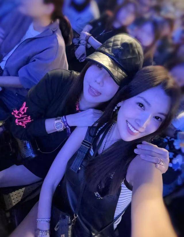 林志颖老婆陈若仪,陶喆老婆江佩蓉与好友庆生,都保养得很好