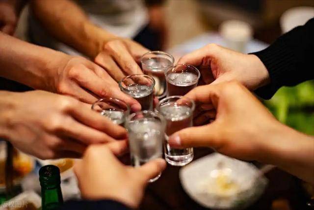 少量饮酒对健康有好处吗？错了，研究发现，喝一滴酒都对健康有害