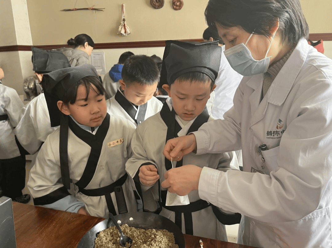 鹤壁市中医院中医药文化进校园