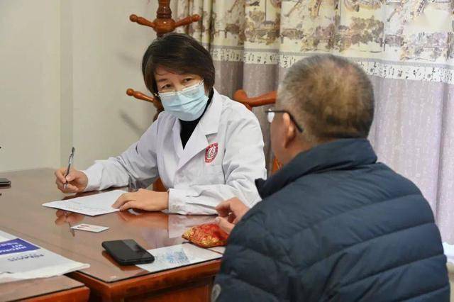 苹果是肾衰的加速器？医生苦劝：要想肾脏健康，几种水果少吃