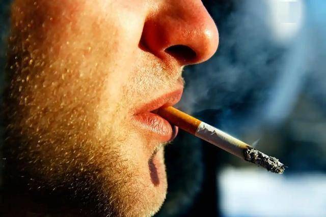 人不会无缘无故患肺癌！调查发现：得肺癌的人，离不开这4点