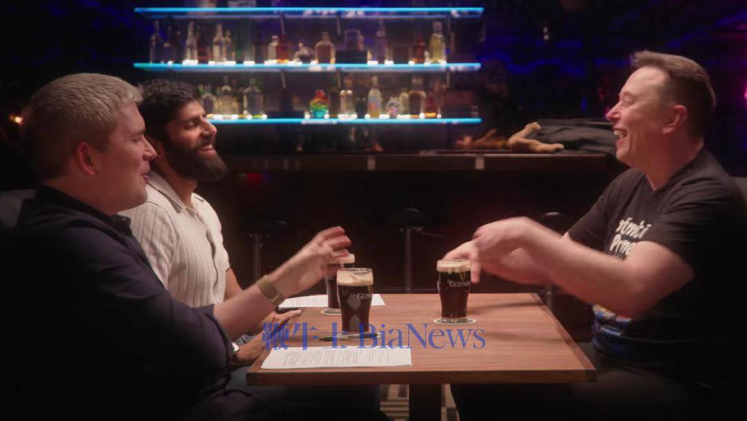 微醺的马斯克聊嗨了：盛赞中国、预言天上的AI