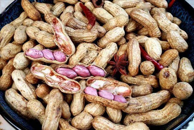 研究得出：老年人若经常吃花生，不出半年，身体或会有这几种改善