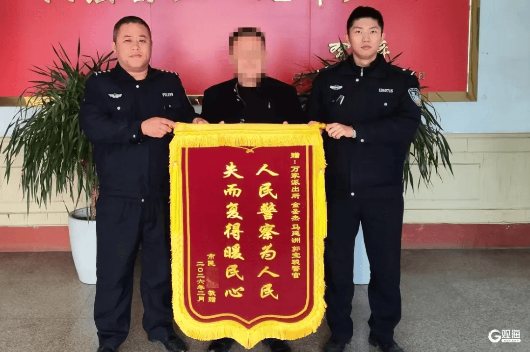 男子大扫除将旧冰箱卖了，母亲却说里面有现金、金银首饰、玉器挂件……