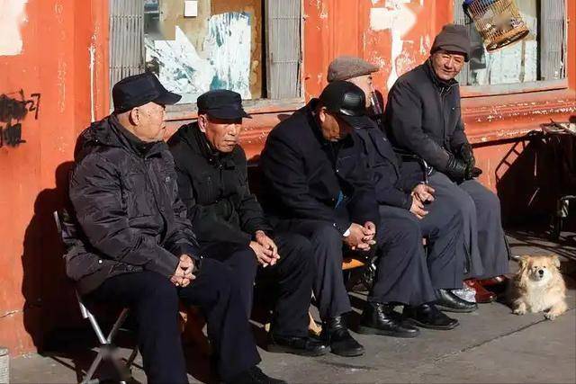 血栓的人越来越多，医生建议：天冷宁可躺一天，也别干这4件事