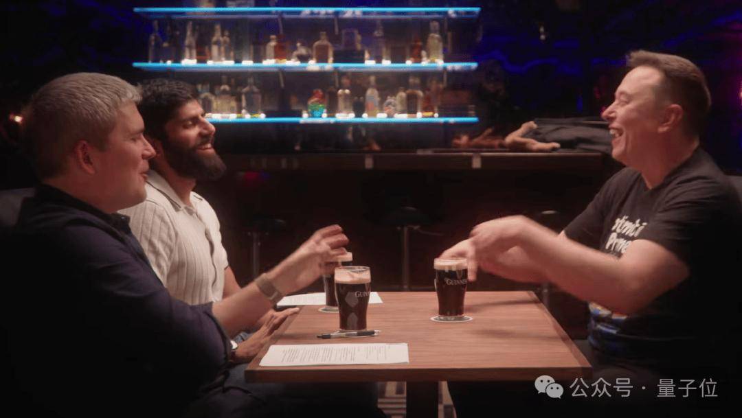 微醺的马斯克聊嗨了：盛赞中国、预言天上的AI