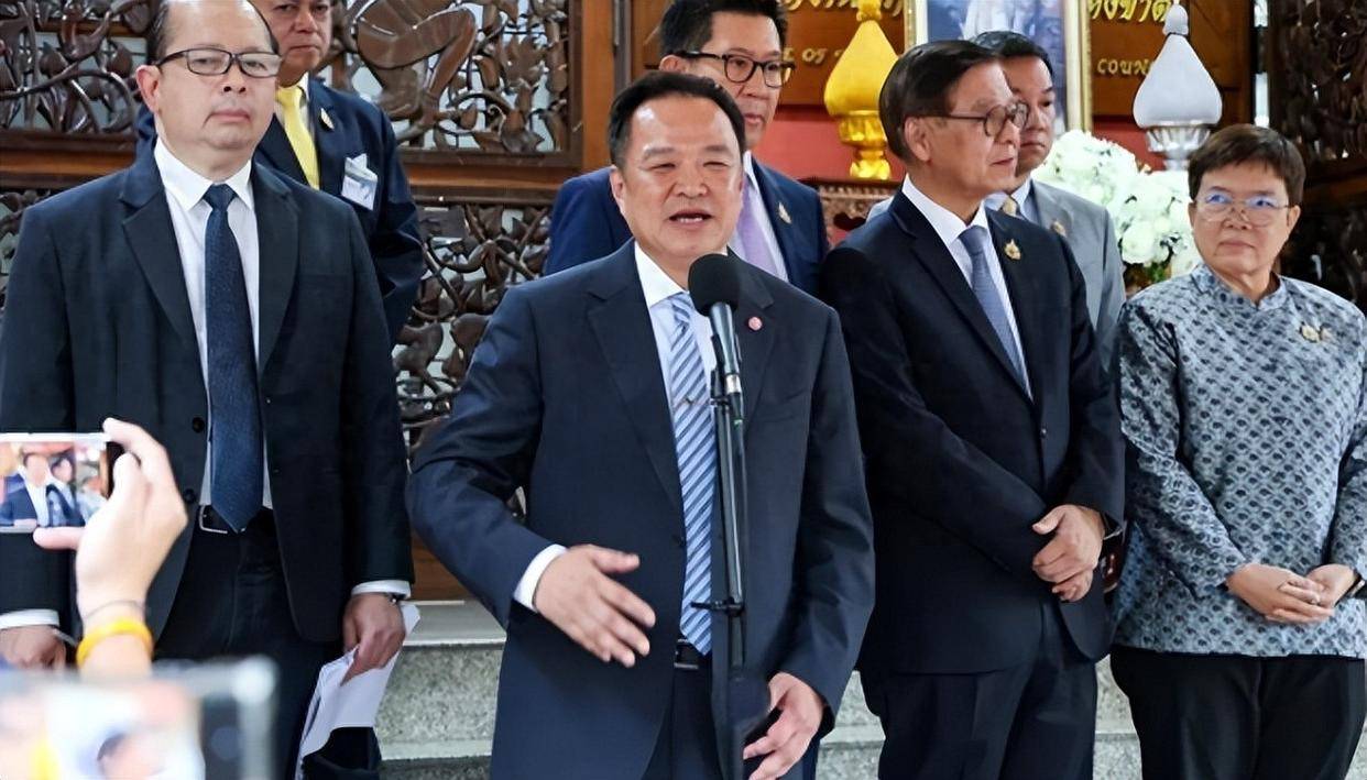 泰王怒斥 “受够了” 定调，自豪泰 193 席拉拢为泰 74 席，封堵改革派 118 席_阿努廷_泰党_政治