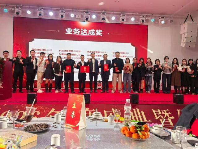 河南一企业老板因“给员工的红包太薄”落泪