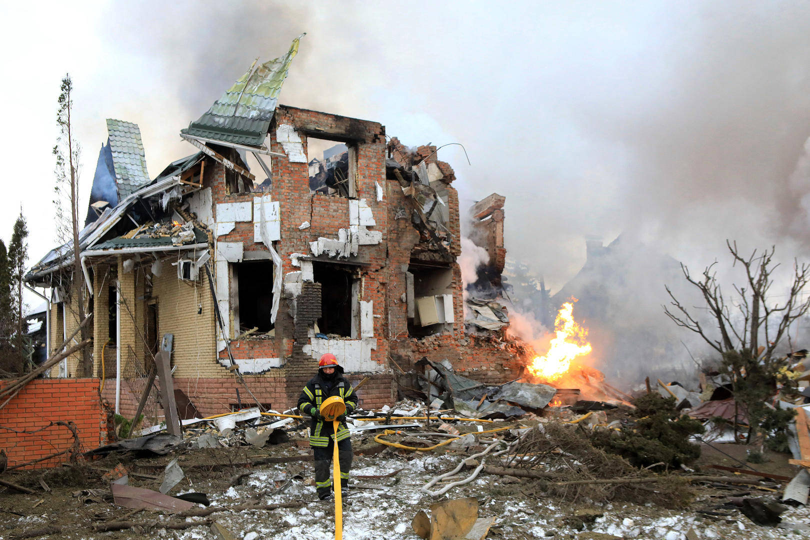 俄乌冲突爆发4周年：从交火第4天开始谈判，到“冰封”3年再启动，和平之路仍艰难 -华闻时空