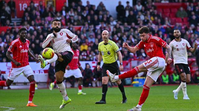 豪门悲喜夜：巴萨3-0登顶 阿森纳4-1